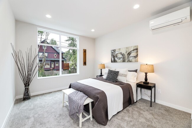 Building Photo - Madrona Townhouse