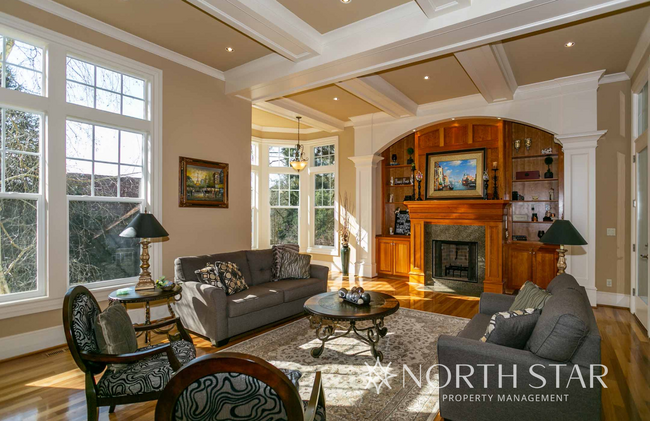 Building Photo - Stunning Home in Hidden Creek