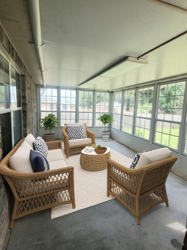 Building Photo - Well cared for 3 Bedroom, 2 Bath Home in Copperfield Subdivision in Pace.