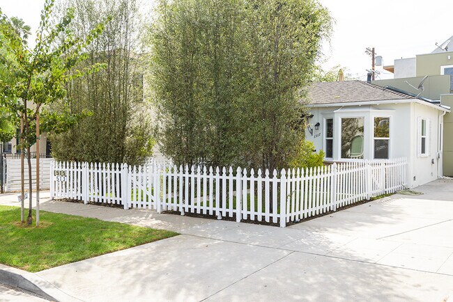 Building Photo - 1517 S Orange Grove Ave