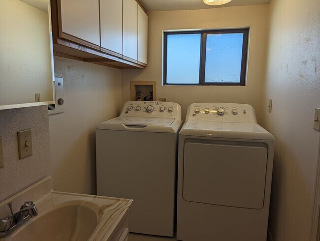 Building Photo - 1 Bedroom Pet-Friendly Casita