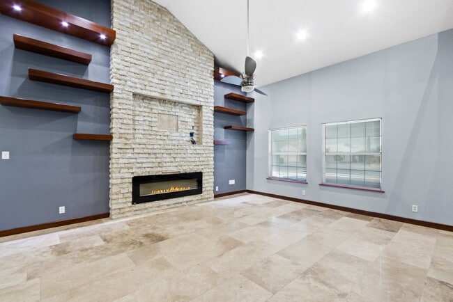 Building Photo - 6228 Brillo Luna St