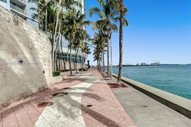 Building Photo - 335 S Biscayne Blvd
