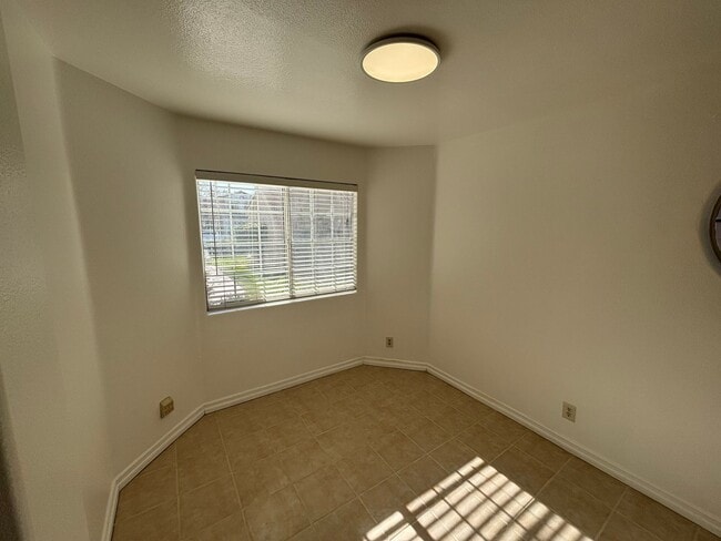 Building Photo - Spacious 3-Bedroom Stevenson Ranch Home with Downstairs Suite!