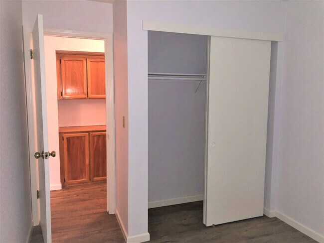 Building Photo - AVAILABLE FOR MOVE IN ON 8/1/26 -  RECENTLY RENOVATED 3 BED, 2 BATH 1 STORY ON LARGE CORNER LOT