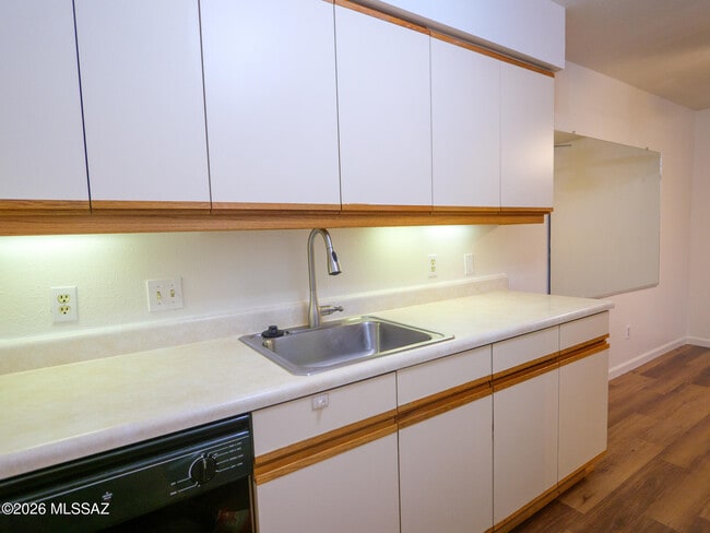 Building Photo - 6331 N Barcelona Ct
