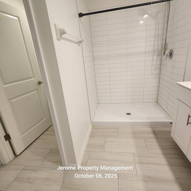 Building Photo - 35099 Ackley Trce