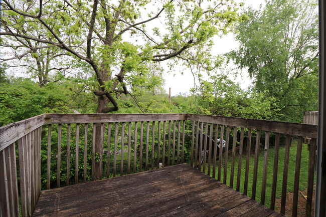 Building Photo - 406 Lakeview Dr