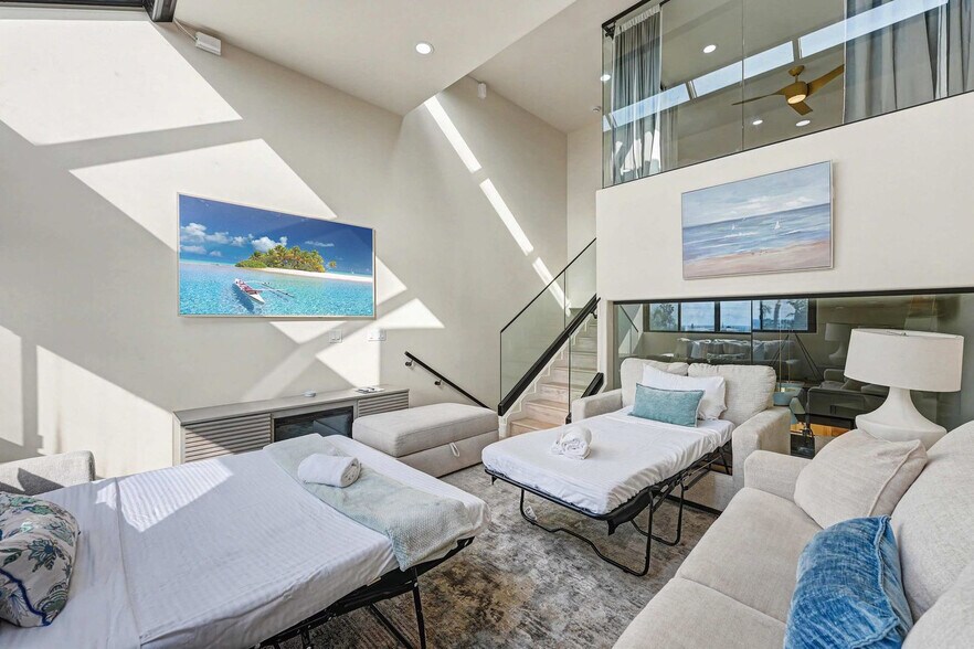 Building Photo - 357 Playa Del Sur St