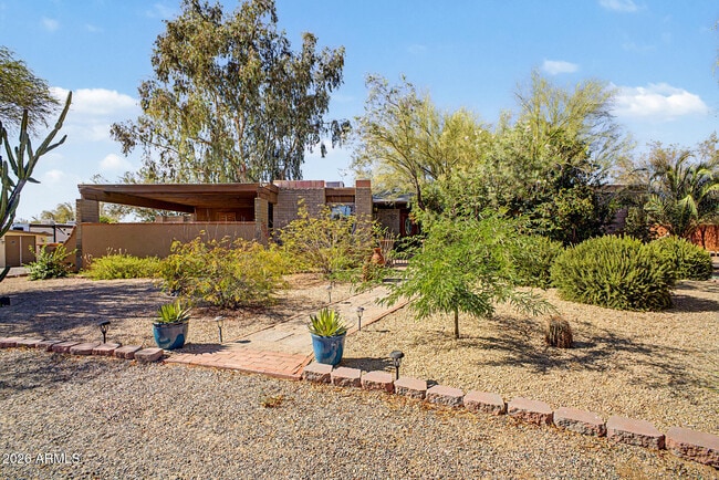 Building Photo - 6510 E Dixileta Dr