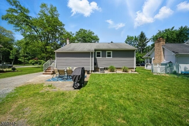 Building Photo - 22 Beaver Brook Ln