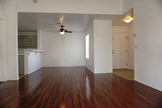 Building Photo - NEWLY RENOVATED 3BD/2BA CONDO W/ 2 CAR GARAGE