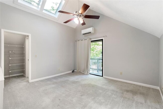 Building Photo - 648 Cleburne Terrace NE