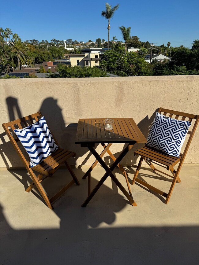 Building Photo - 1079 Sapphire St