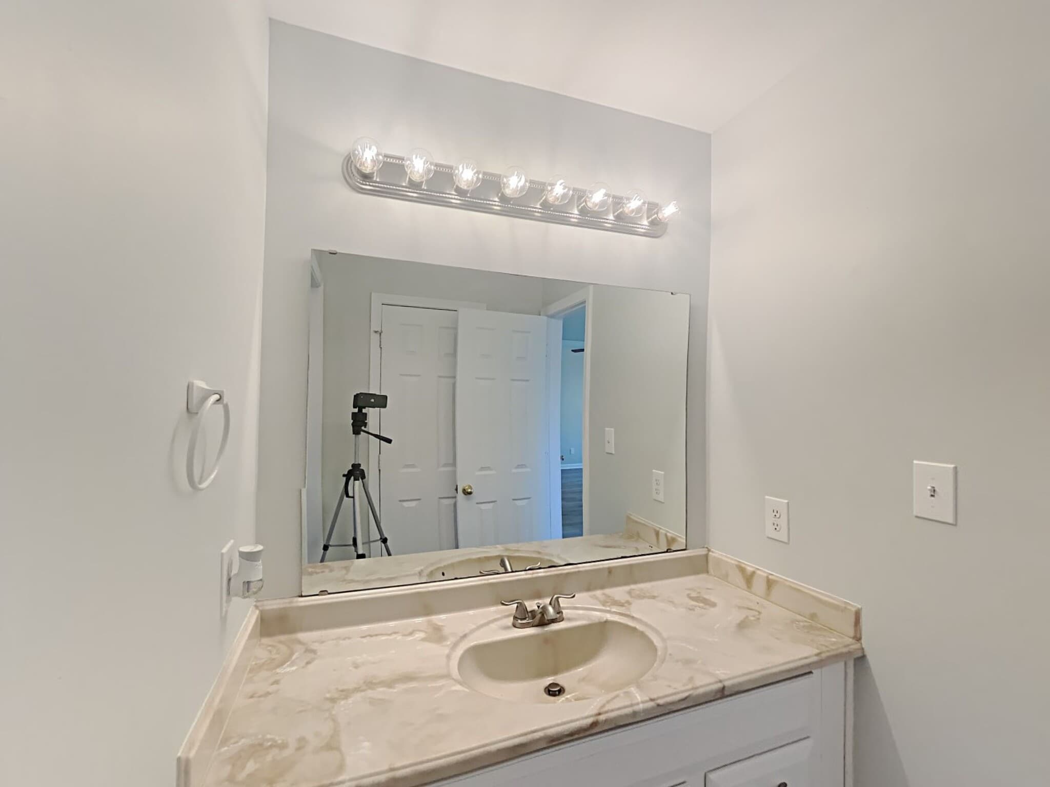 Building Photo - 128 Lippizanner Pl