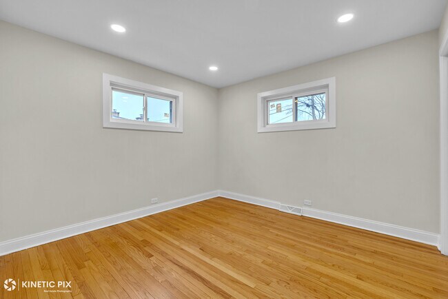 Building Photo - 4938 W Randolph St