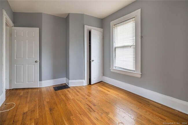 Building Photo - 26 Pleasant St
