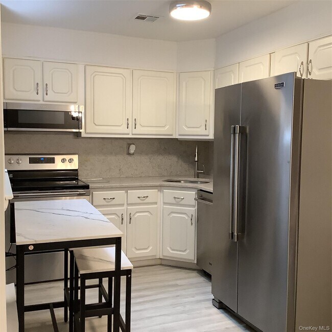 Building Photo - 406 Woodbridge Dr
