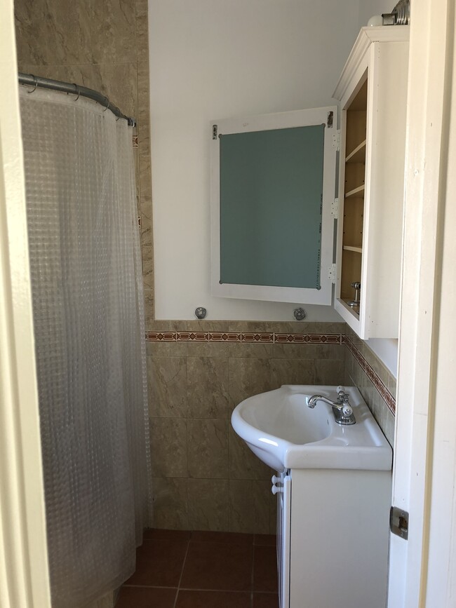 Bathroom - 5102 W 129th St