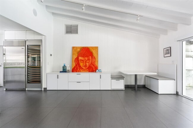 Building Photo - 501 NE 51st St