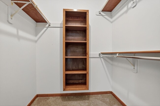 Building Photo - Updated 2 Bedroom 3 Bath townhome with ful...