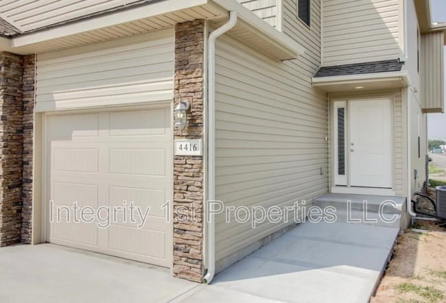 Building Photo - 10510 Clubhouse Dr