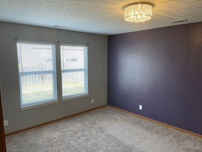 Building Photo - 3 Bedroom On The East Side!