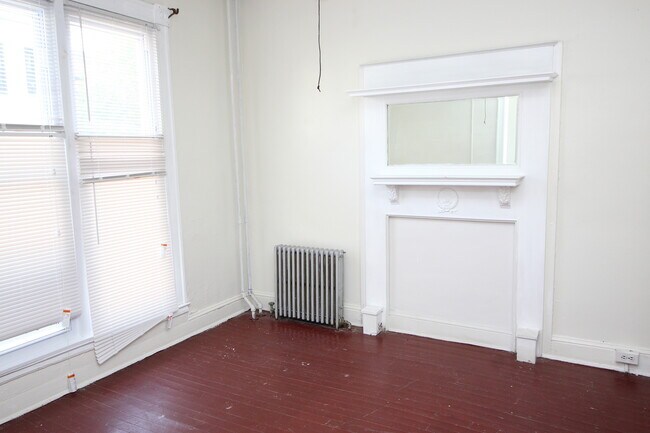 Building Photo - Spacious 5BD/1BA Remington Home w/ W/D! Available 8/14