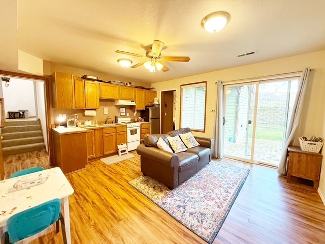 Building Photo - 1030 NE Coco Ct