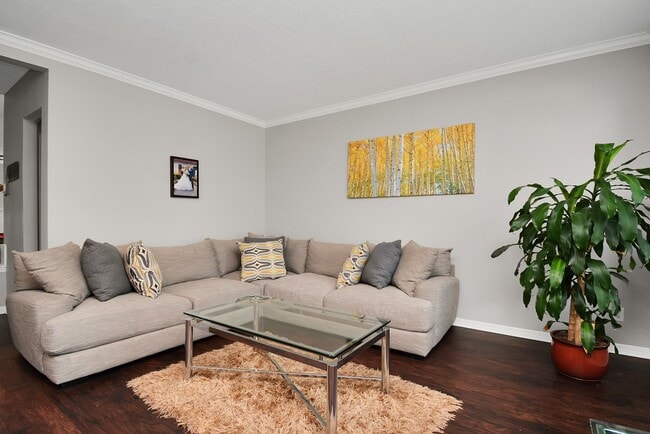 Building Photo - 2322 Lord Nelson Dr