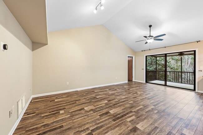 Building Photo - Updated home in convenient location!!