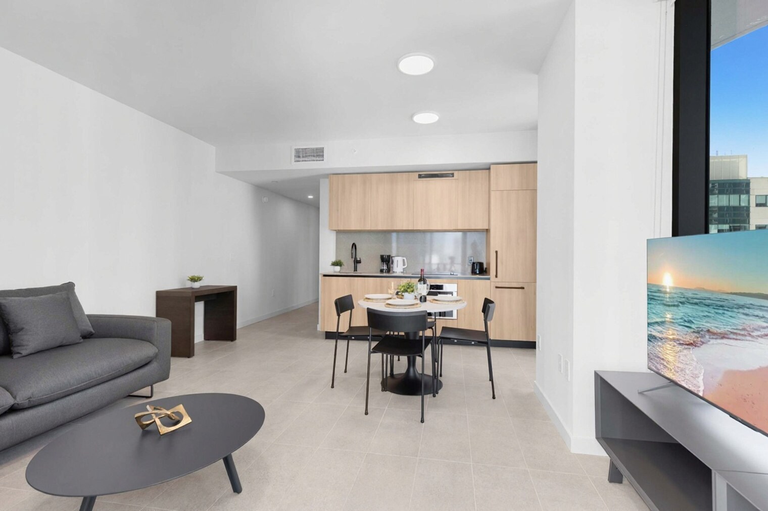 Building Photo - 501 NE 1st Ave