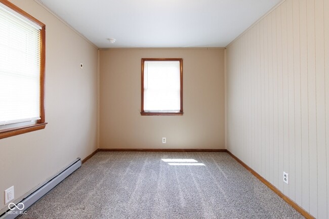 Building Photo - 923 Hattie Dr