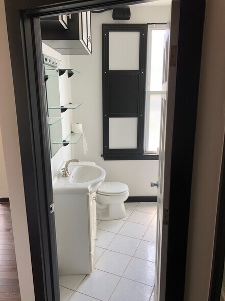 Bathroom - 845 N 23rd St