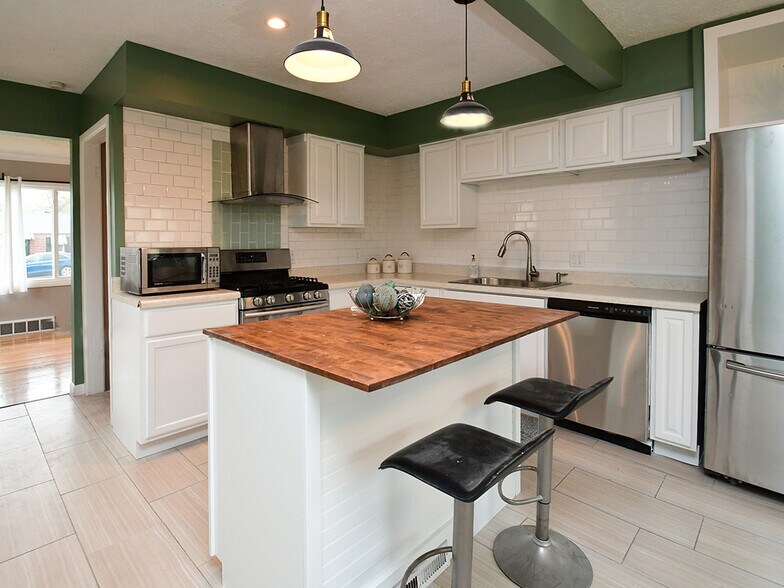 Building Photo - 6939 Binney St