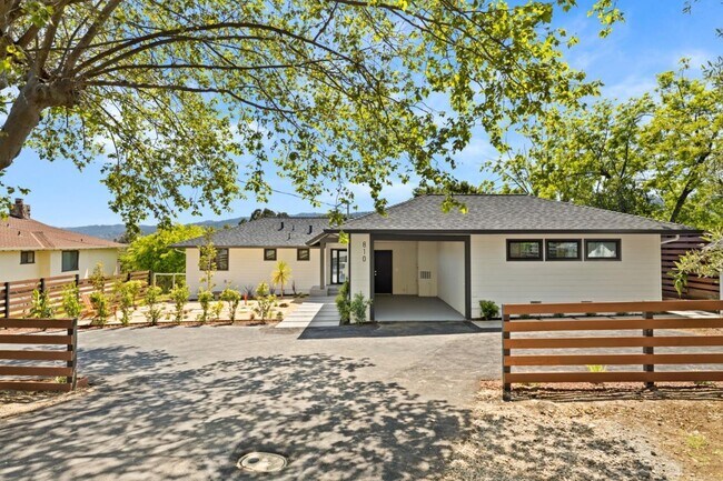 Primary Photo - 810 W California Way