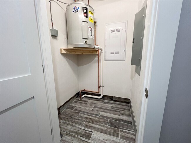 Building Photo - 80 Bridge St