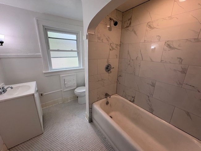 Building Photo - Spacious 3-Bedroom Home in West Akron with Appliances Included