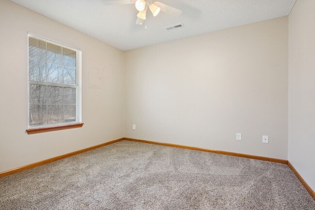 Building Photo - 2 Bedrooms,  1.5 Baths-Grain Valley