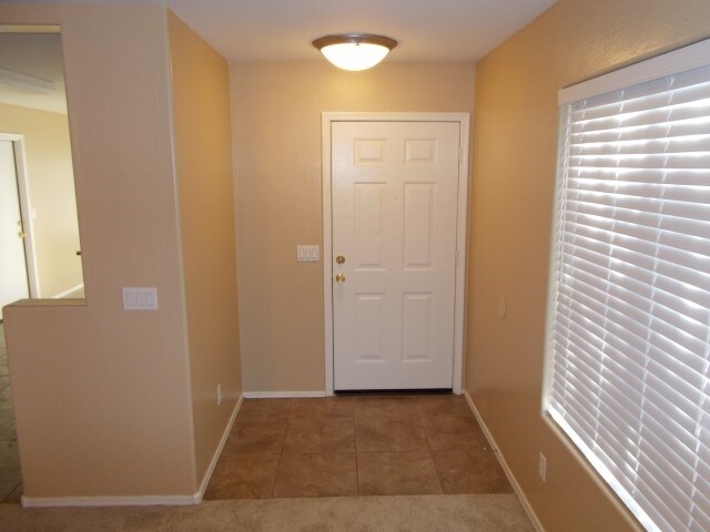 Building Photo - 7024 W Rose Ln