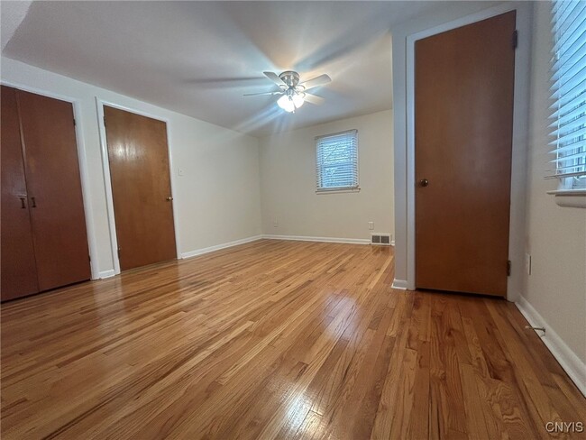 Building Photo - 3 Wills Dr