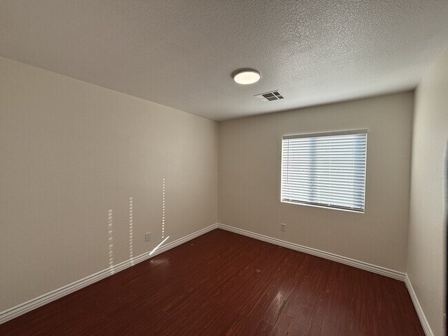 Building Photo - 5109 Meadow Rock Ave