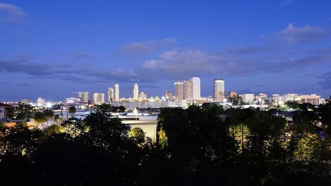 Building Photo - 1332 W Gray St