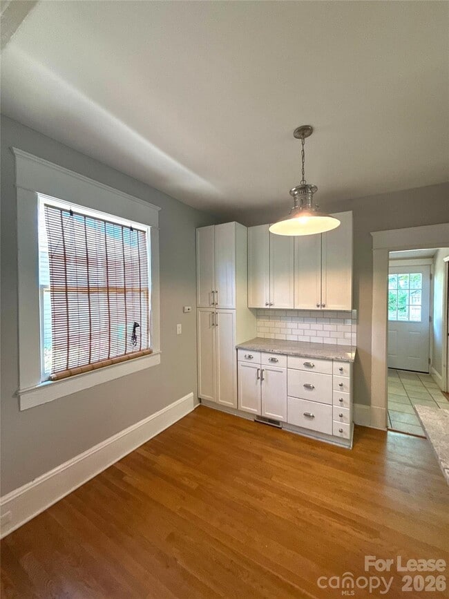 Building Photo - 421 Hawthorne Ln