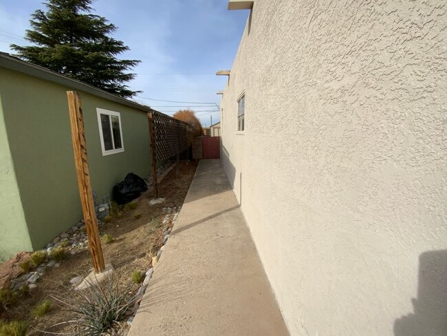 Building Photo - 3 Bedroom Single Story Home Available Near Eubank Blvd NE & Indian School Rd NE!