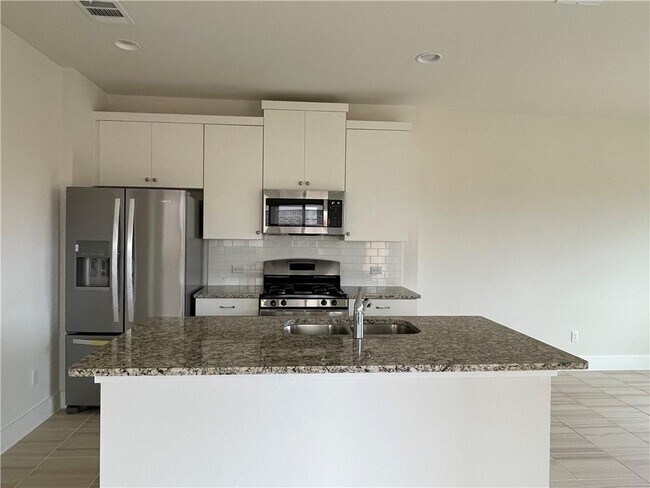 Building Photo - 526 White Steppe Way