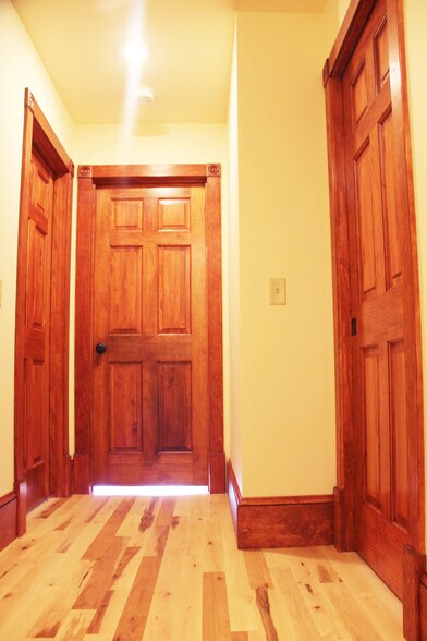 Building Photo - 46 N Champlain St