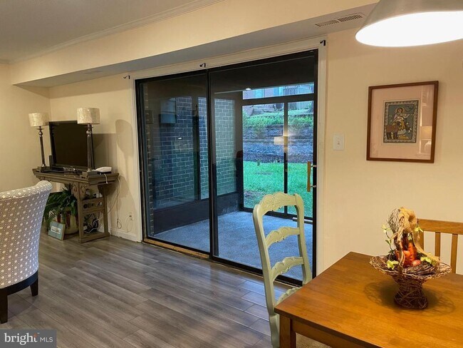 Building Photo - 6 Longstream Ct