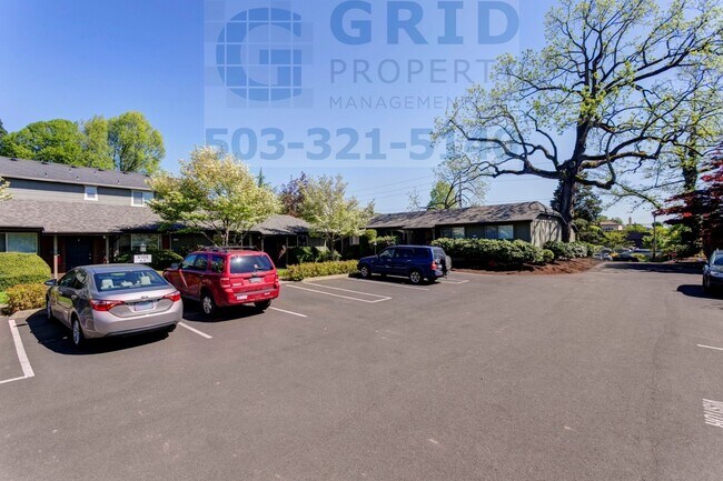 Building Photo - Newly Remodeled 2 Bedroom Apartment in Mt. Tabor - $500 MOVE IN SPECIAL!