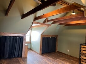 Building Photo - 638 4th St